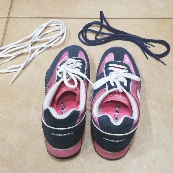 vintage looking tennis shoes